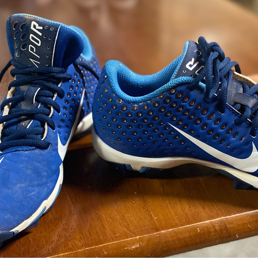 Boys baseball cleats